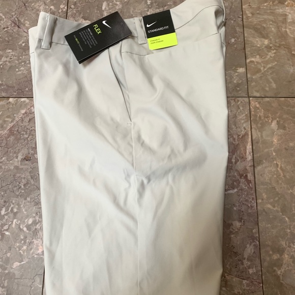 Nike Flex Dry Fit Women Golf Shorts Sz 4 - Picture 6 of 7